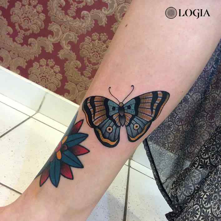 tatuaje-brazo-mariposa-logia-barcelona-laia-desole  